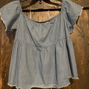 💙 Denim-Look Blouse with Frayed Detail – Size Large 💙